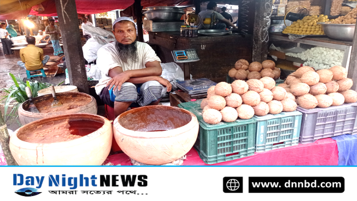 শারদীয়া দুর্গাপূজা উপলক্ষে ফুলবাড়ীর হাট-বাজারগুলোতে সেজেছে নারিকেলের পসরা